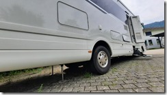 Auto hoch, viel Wasser (1) (2) (640x360)