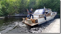 _Motorboot im Kanal 03