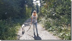 Cora im Wald